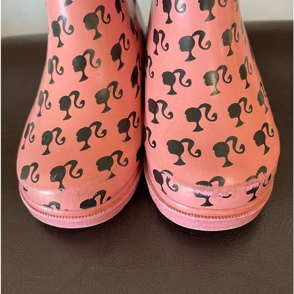 Barbie rain boots with Barbie heads in a size XS 7/8 - Picture 11 of 16